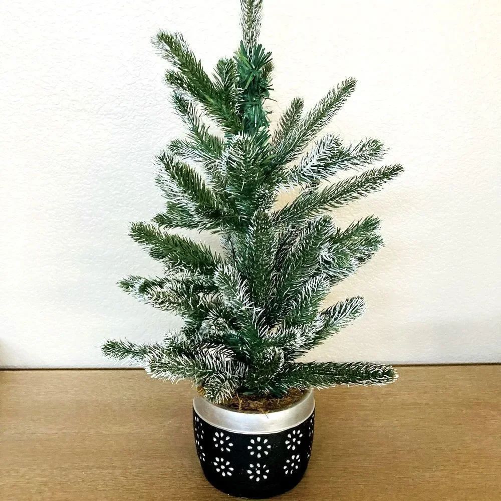 NWT Christmas Tree Flocked Table Top Boho Decor